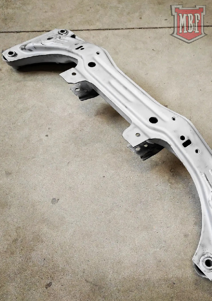 Sablage, renforcement et peinture pour ce berceau moteur de E36