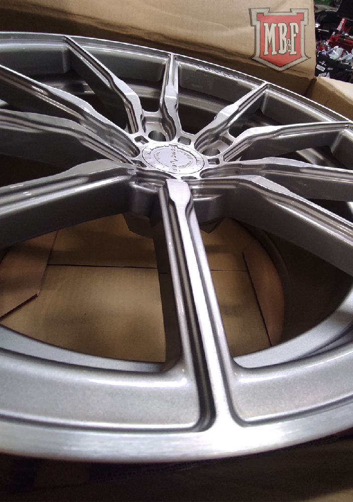 Pack jantes Concaver CVR4 Titane 19 pouces pour BMW 1M