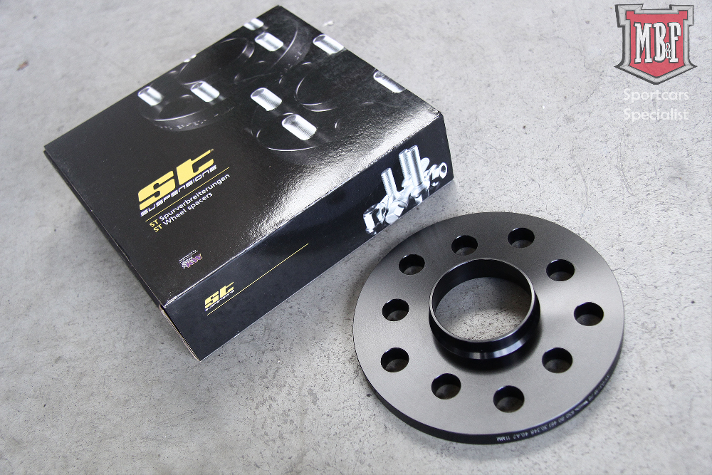 Conception, fourniture, pose de cales pour adaptation de freins Audi RS3 sur VW Golf VI, freinage 8 pistons BREMBO, plaquettes et disques de freins RS7, cales de déport et durites aviation HEL. Maître cylindre RS3 afin de conserver le toucher de pédale