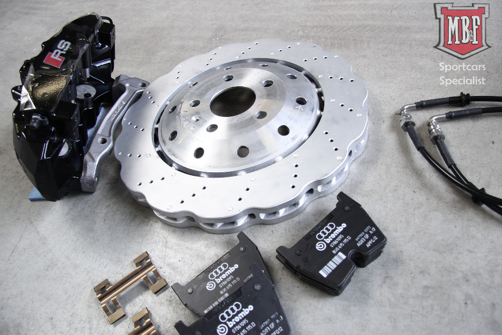 Conception, fourniture, pose de cales pour adaptation de freins Audi RS3 sur VW Golf VI, freinage 8 pistons BREMBO, plaquettes et disques de freins RS7, cales de déport et durites aviation HEL. Maître cylindre RS3 afin de conserver le toucher de pédale