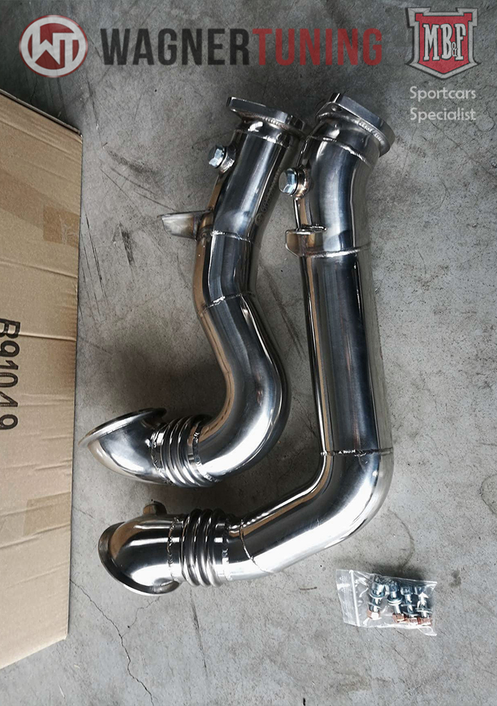 Fourniture et pose d'un Intercooler et de suppression catalyseurs Wagner Tuning; pose d'un charge pipe avec doubles dump valves (aussi appelés soupapes de décharge) Forge Motorsport.